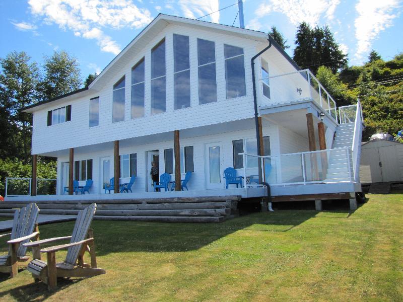 At Water's Edge B & B Port McNeill, BC Inn for Sale