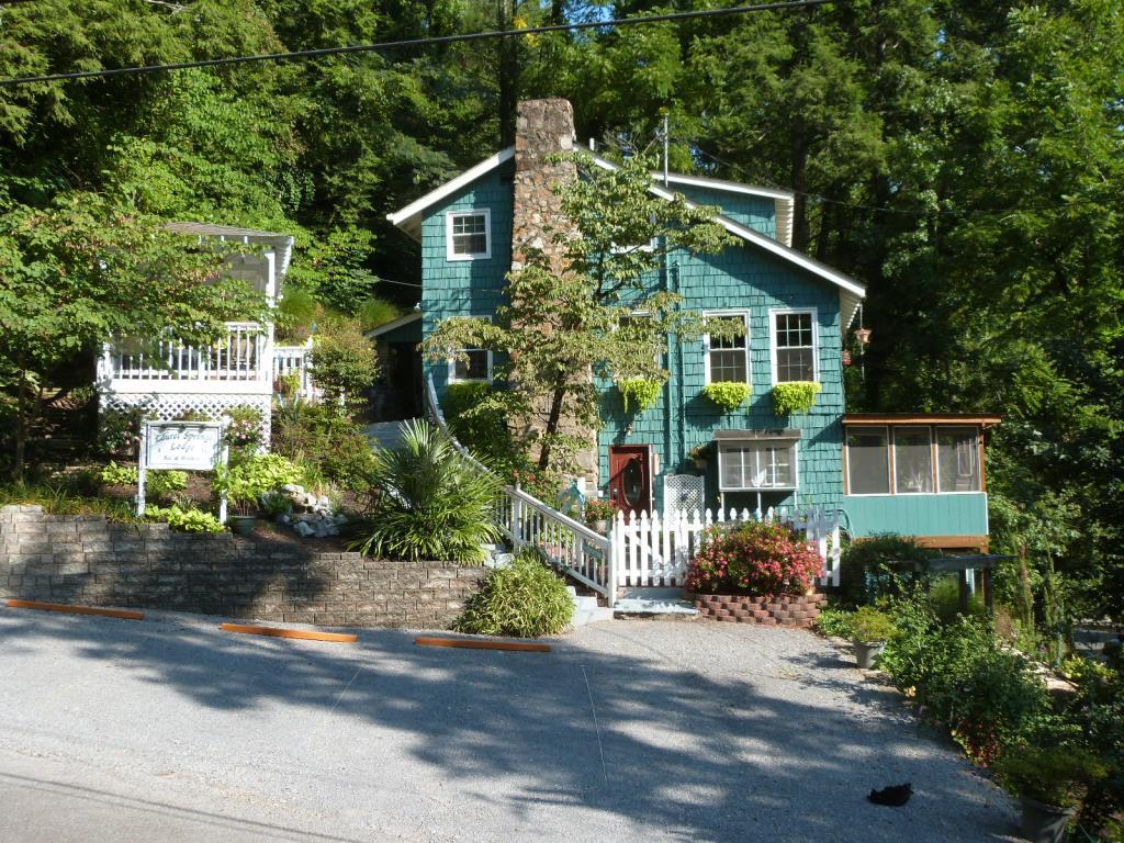 Gatlinburg Bed and Breakfast/Overnight Rental Gatlinburg, TN Inn for Sale