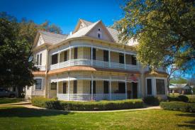 Magnolia House: Front