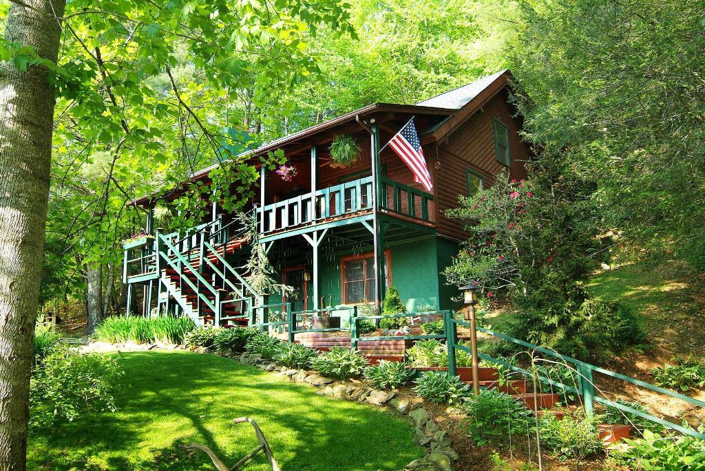 Valle Crucis Bed and Breakfast VALLE CRUCIS, NC Inn for Sale