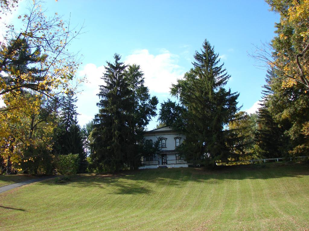 Auction Glenmary Inn Owego, NY Inn for Sale