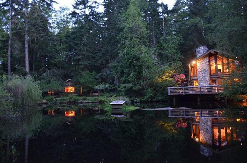 Guest House Log Cottages Greenbank, Whidbey Island, WA Inn for Sale