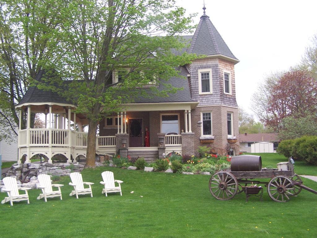 Creighton Manor Inn Bed and Breakfast Orillia, ON Inn for Sale