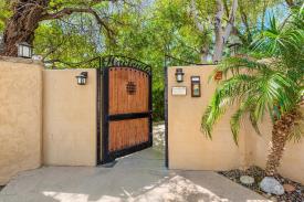 Hacienda Hot Springs Inn: Entry