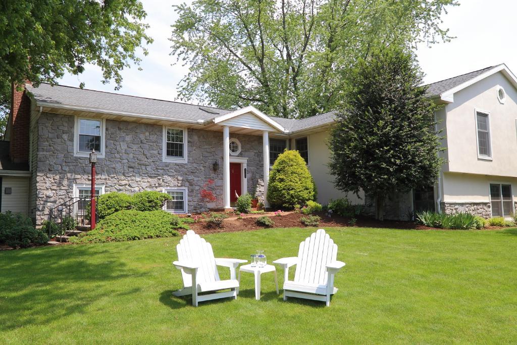 Carriage Corner Bed and Breakfast Intercourse, PA Inn for Sale