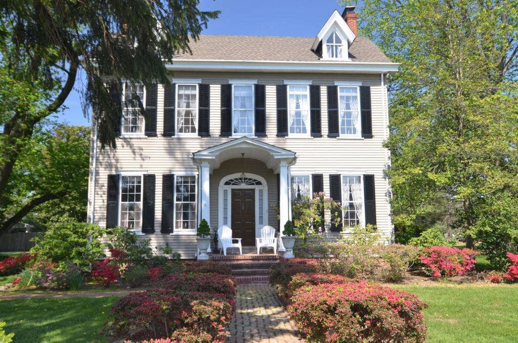 Carrousel Horse Bed & Breakfast Galena, MD Inn for Sale