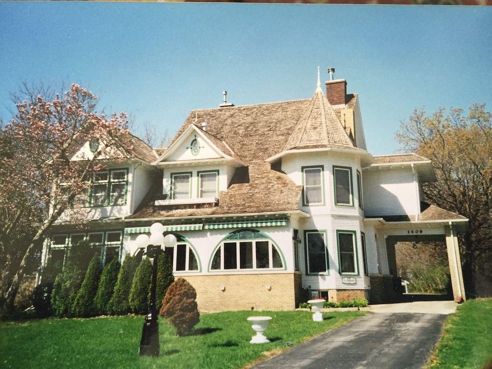 Chestnut Charm Bed & Breakfast Atlantic, IA Inn for Sale