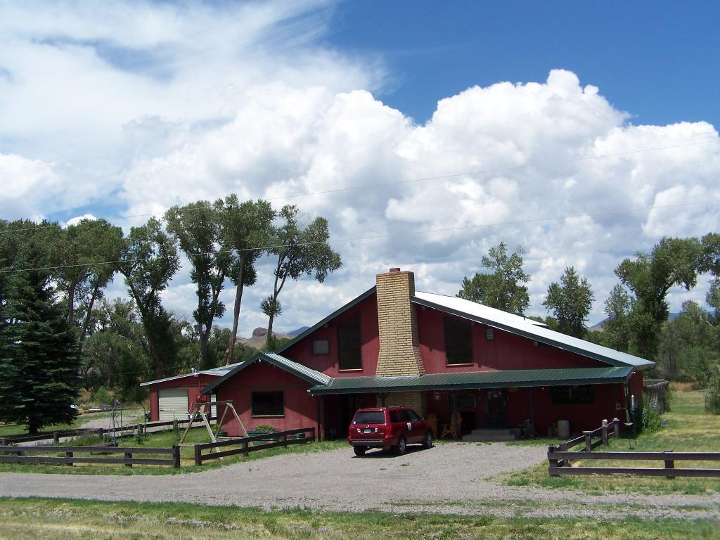 AppleLodge Bed & Breakfast and Group Lodge Del Norte, CO Inn for Sale