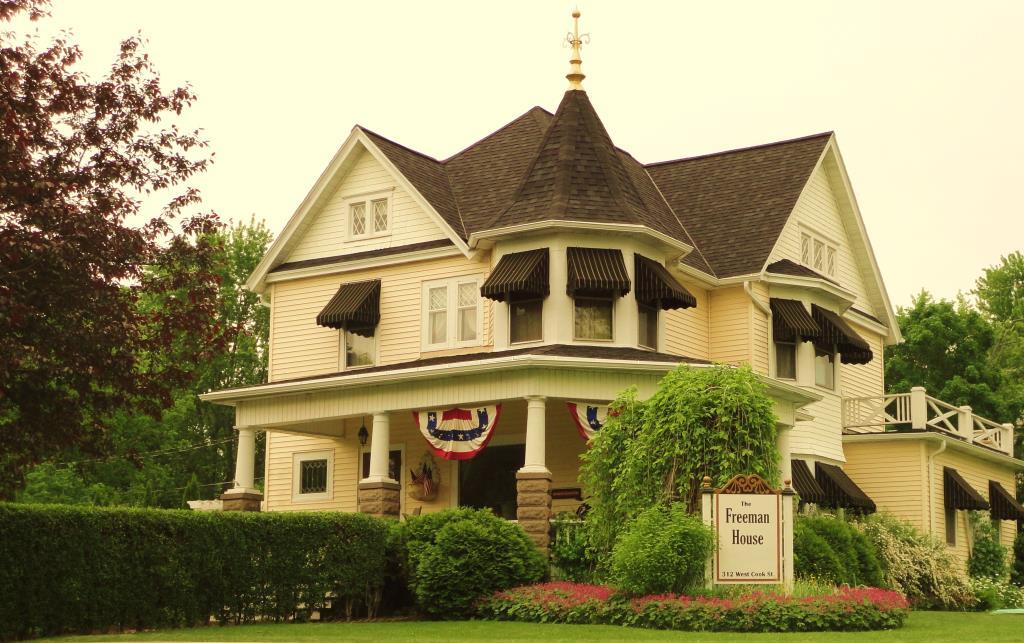 The Freeman House New London, WI Inn for Sale