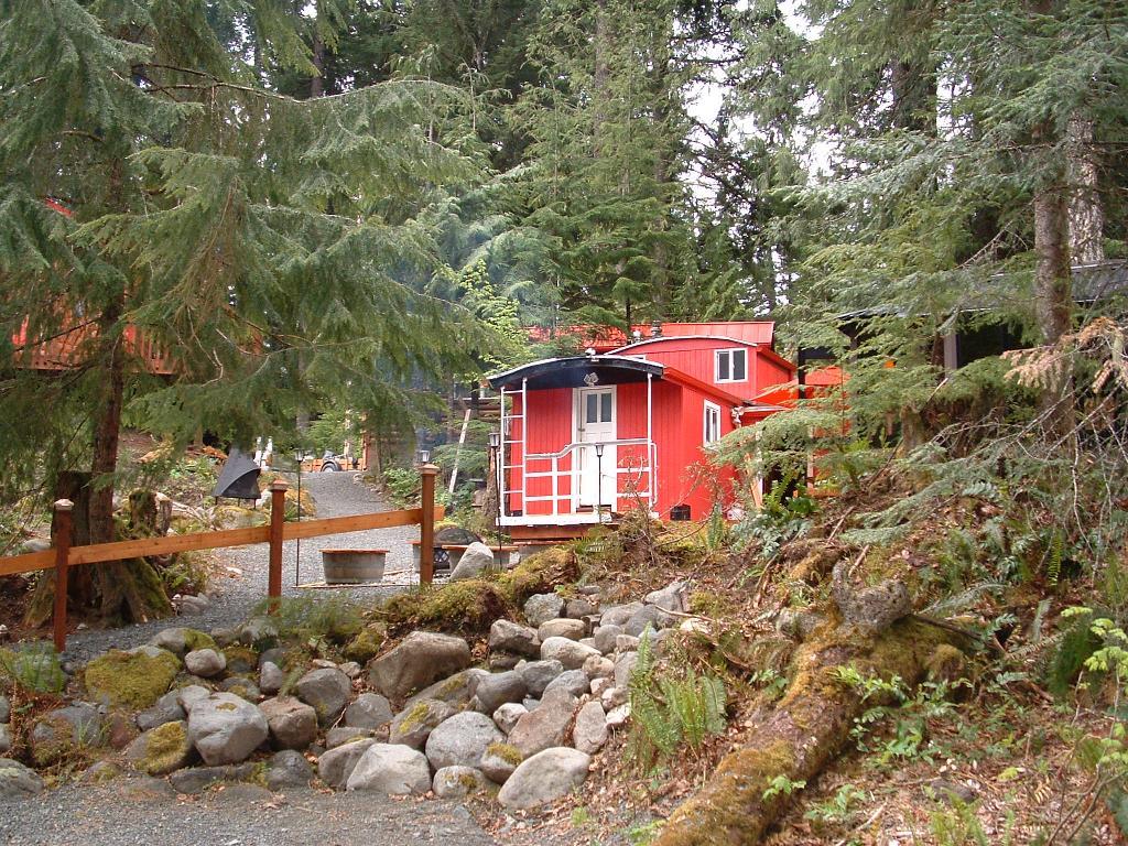 Mini Mountain Caboose Resort Greenwater, WA Inn for Sale