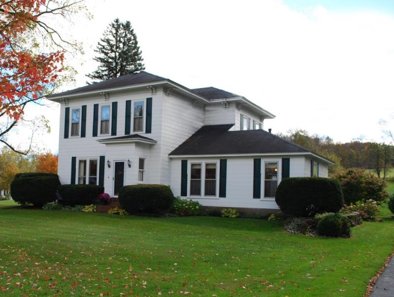 Charming B&B Potential Sugar Grove PA Photos