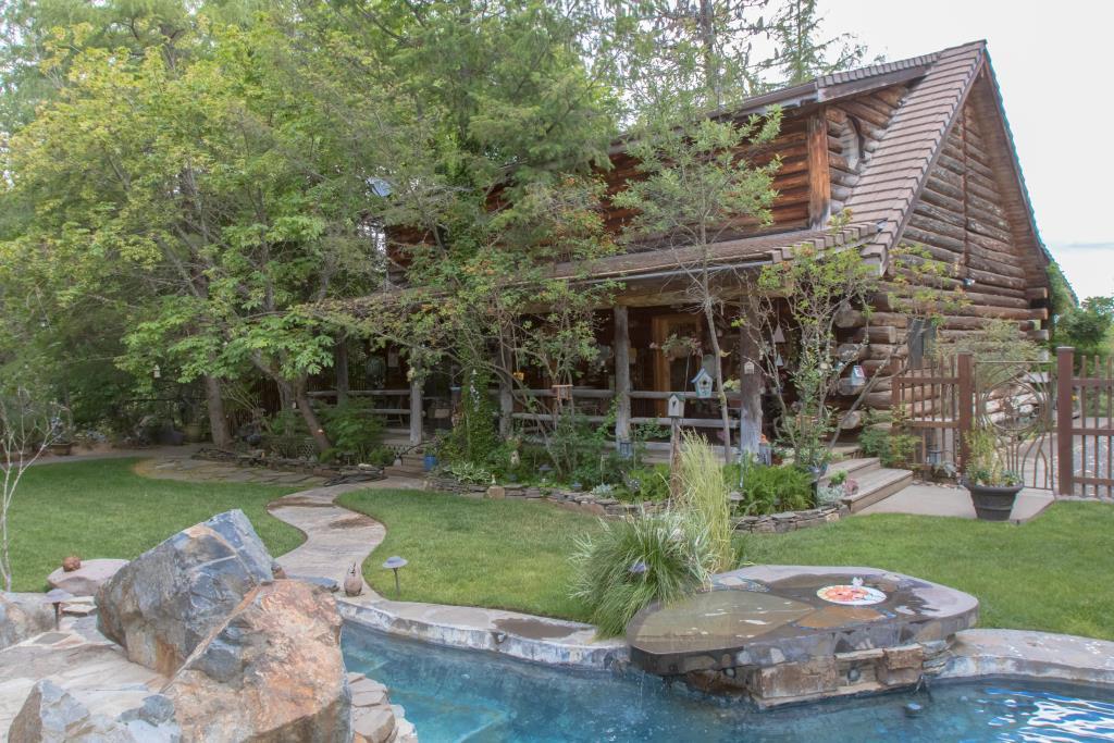 Cabin in the Woods, Jacksonville, OR Jacksonville, OR Inn for Sale