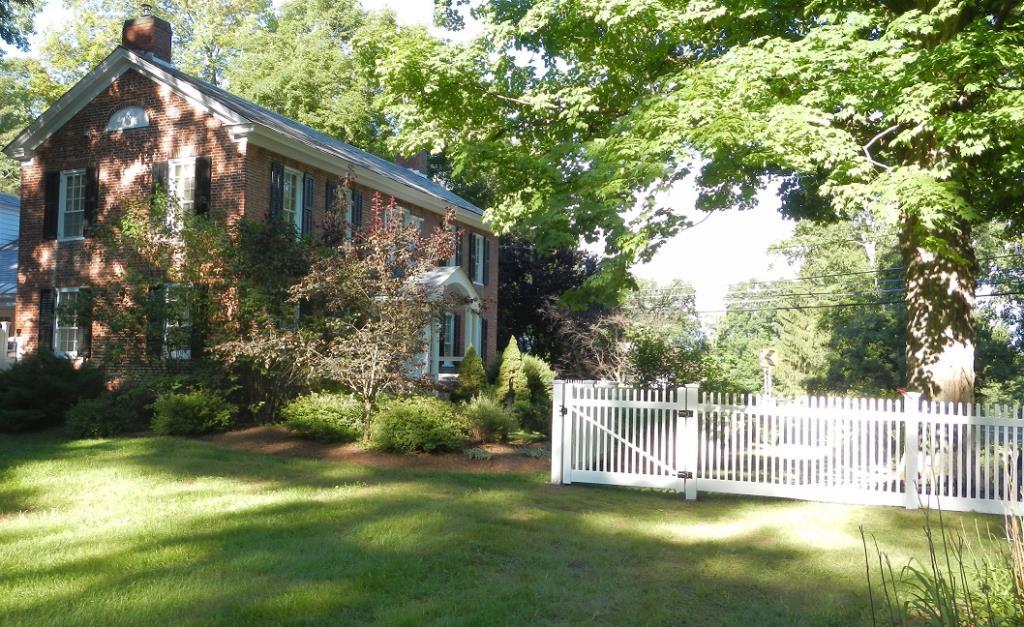 Country House Queensbury , NY Inn for Sale