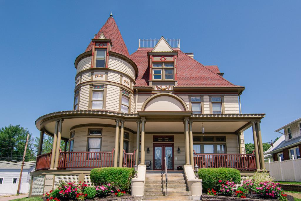 Levi Deal Mansion Meyersdale, PA Inn for Sale