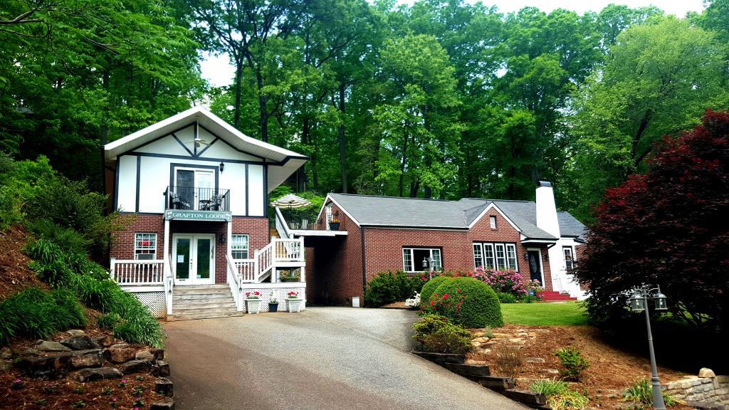 The Grafton Lodge Lake Lure, NC Inn for Sale