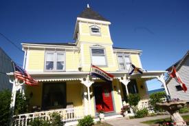 Come From Away Inn: 