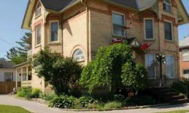 Bacchus House: 