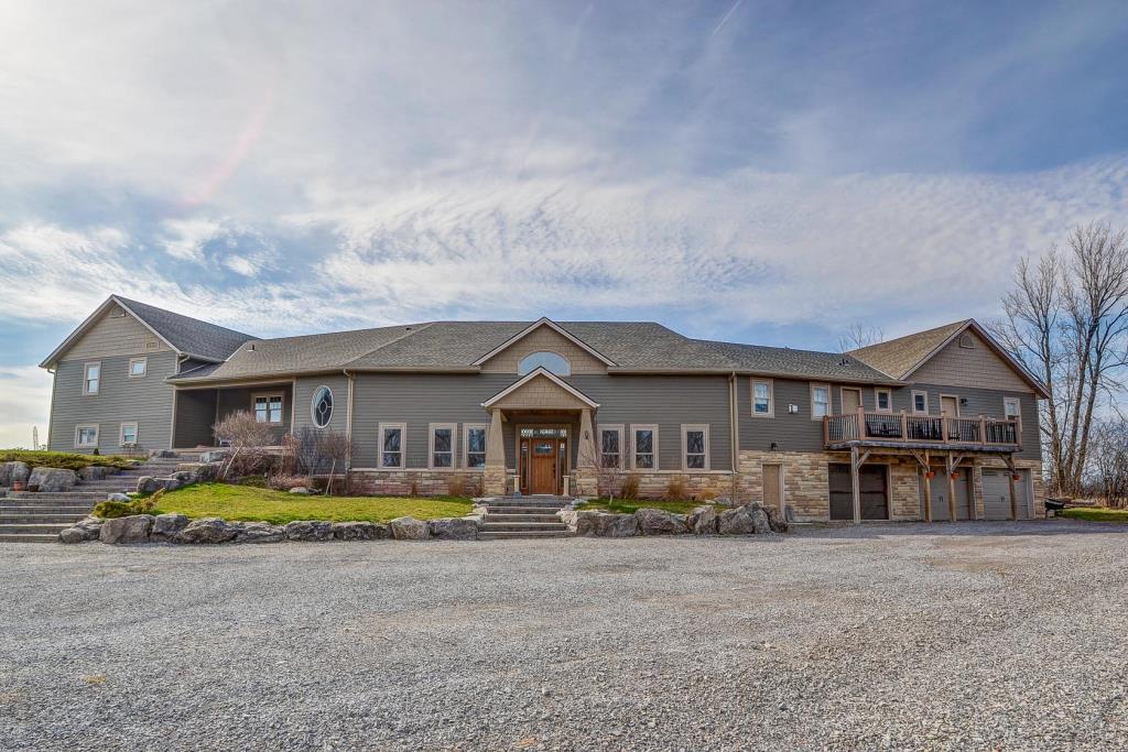 Niagara Region Bed and Breakfast Niagara Falls, ON Inn for Sale