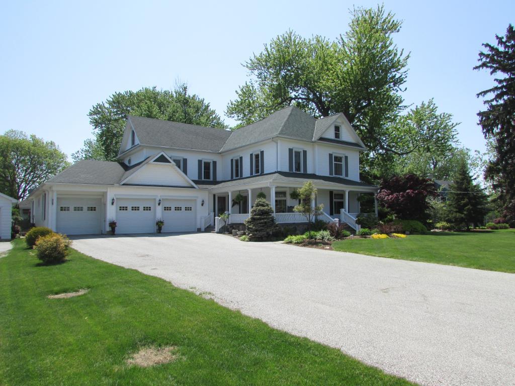 90 Seacliff Dr. West Leamington, ON Inn for Sale