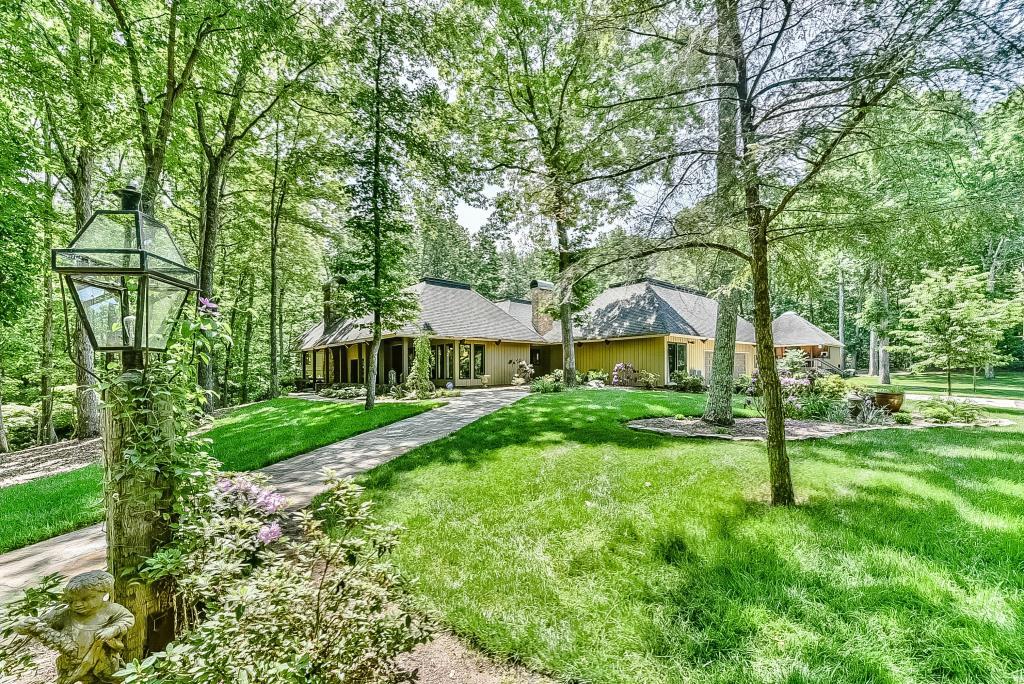 Saddletree B & B Lincolnton, NC Inn for Sale