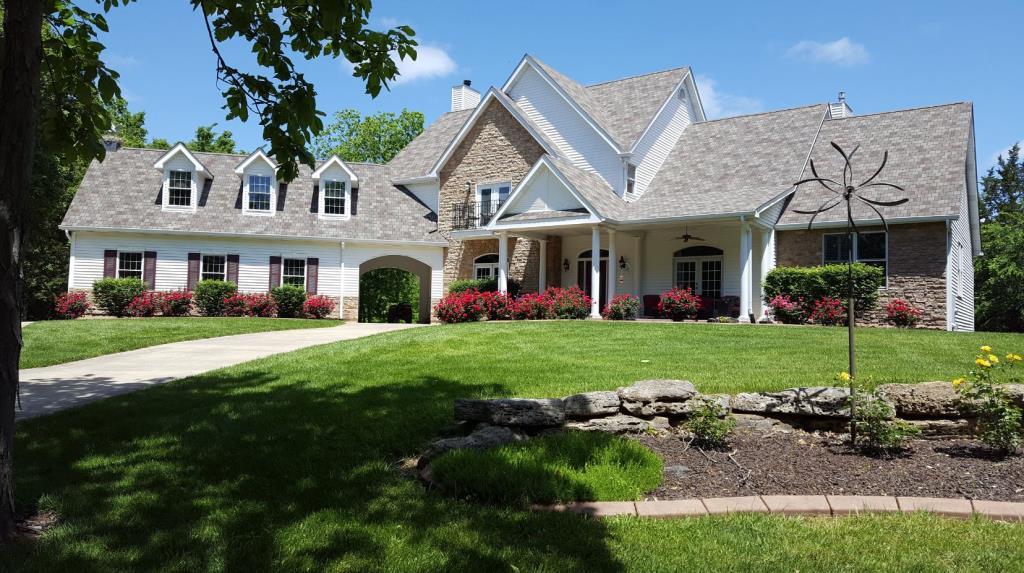 Homestead Defiance, MO Inn for Sale