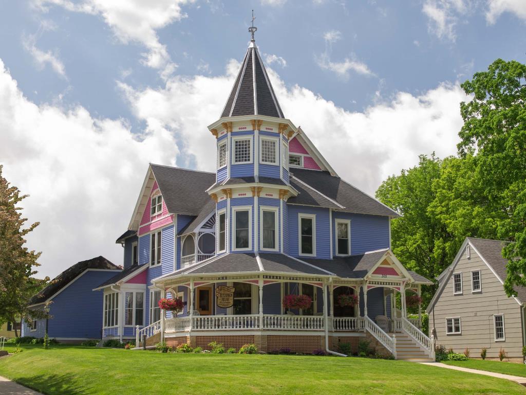 Historic Hutchinson House Bed and Breakfast Fairbault, MN Inn for Sale