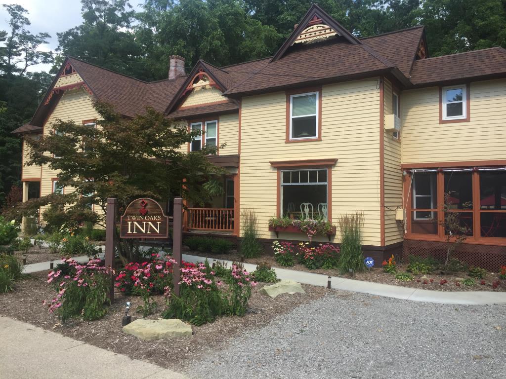 Twin Oaks Saugatuck, MI Inn for Sale