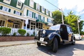 The Oxford Inn & Pope's Tavern and Pantry: Inn & taxi