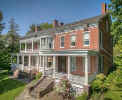 Emig Mansion: 