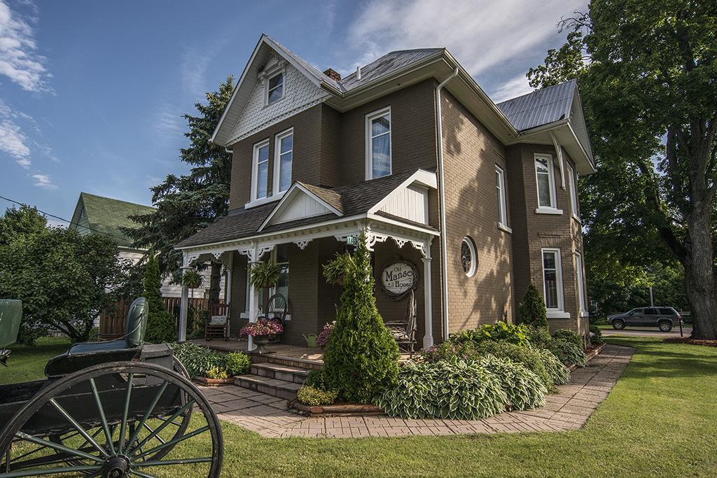 Old Manse House Beachburg, ON Inn for Sale