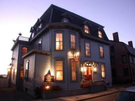 Pilgrim House Inn: Ext. Front of building