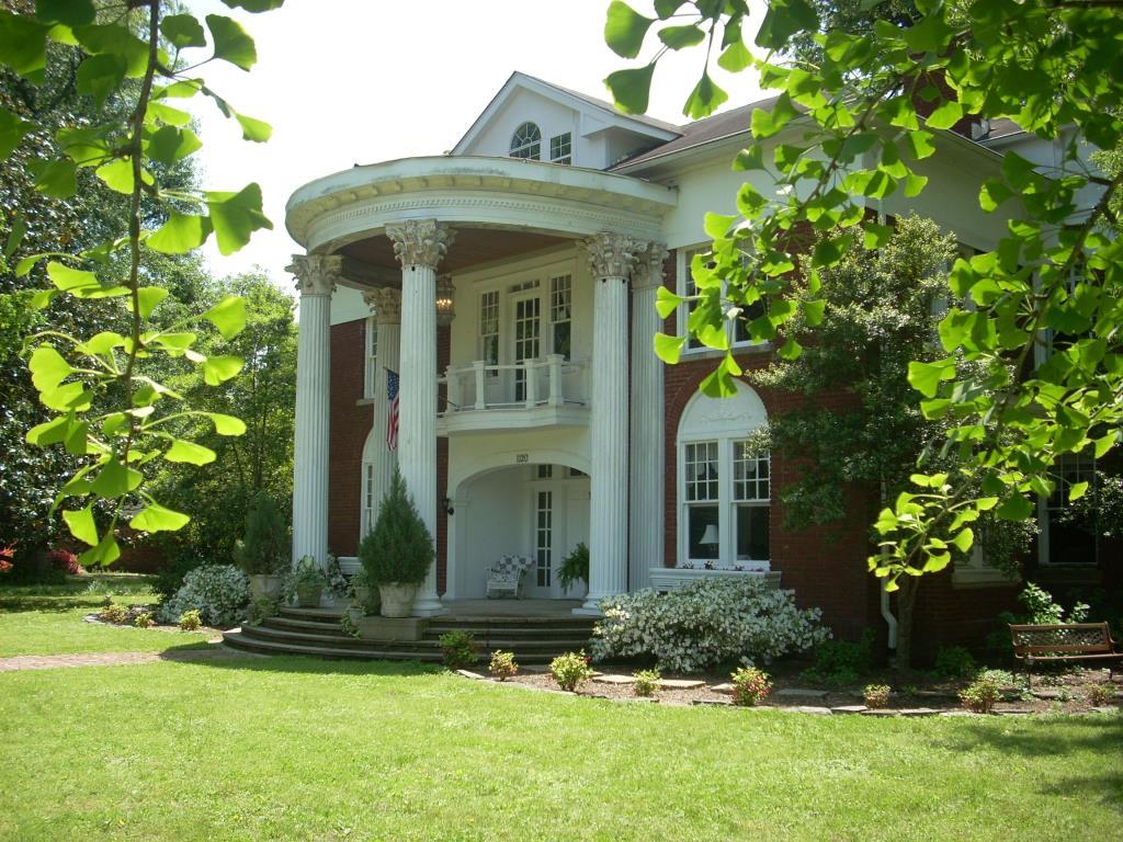 The Columns of Tunica Tunica, MS Inn for Sale