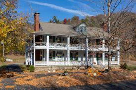 The Historic Buckhorn Inn: Main Entrance