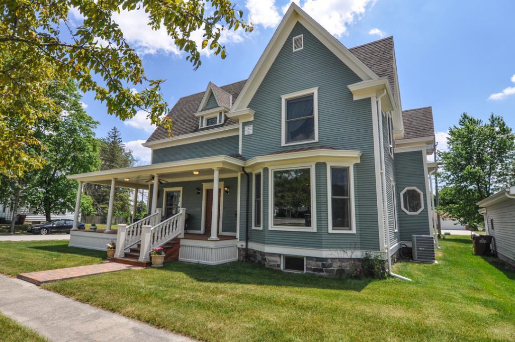 Charming home built in the 1900's in Francesville Francesville, IN Inn for Sale