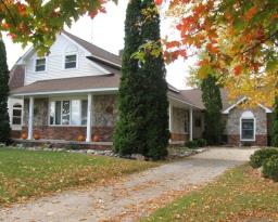 Frankenmuth Area Country Home: Front