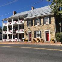Historic Fairfield Inn: Exterior of Inn