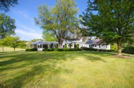 Shenandoah Valley Virginia Inn and Wedding Venue: Shenandoah Valley Inn and Wedding Venue For Sale