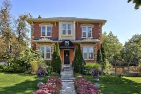 Creemore House Inn: Century home steps to charming downtown Creemore