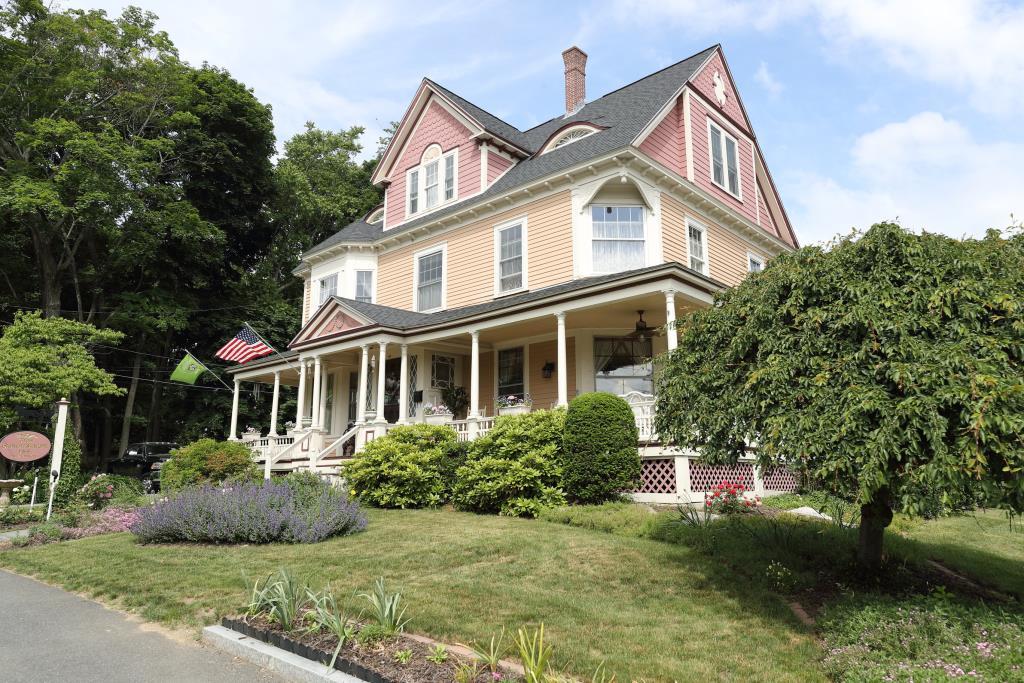 The Sleigh Maker Inn Bed & Breakfast Westborough, MA Inn for Sale