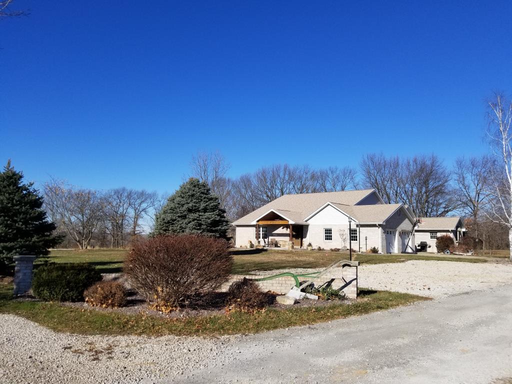 Back 40 Homestead Hillsboro, IL Inn for Sale