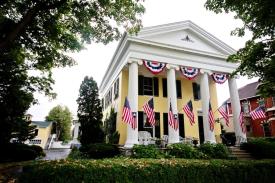 The Fox Inn Bed & Breakfast: Just Stunning! - Main House Front View - Carriage 