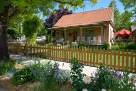 Cali Cochitta Bed & Breakfast: Front of Inn