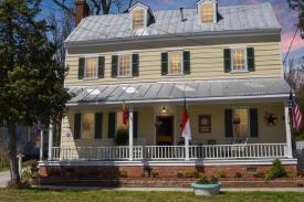Captains Stay: Front elevation