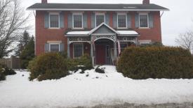 The Apple Butter Inn: front of Inn