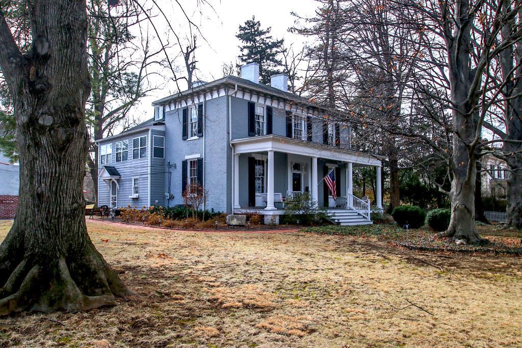 The Carriage Inn Charles Town, WV Inn for Sale