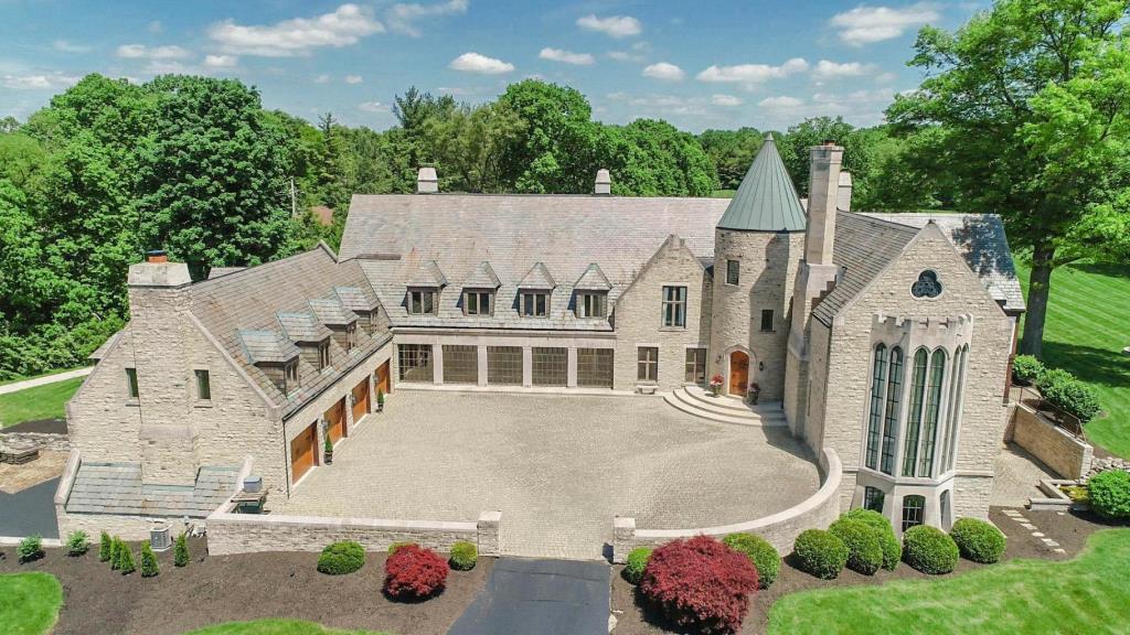 13+ Acre Estate on Riverside Drive Dublin, OH Inn for Sale
