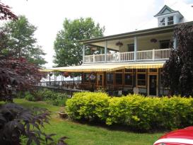 Pleasant Beach Hotel: View of building & deck looking out at bay
