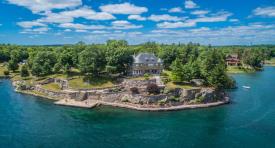 Hopewell Hall: Front of Mansion on 5 acre peninsula