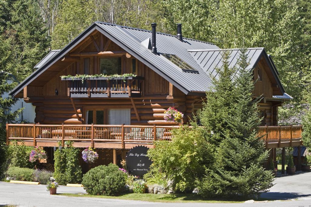 The Log House B&B Inn Pemberton, BC Inn for Sale