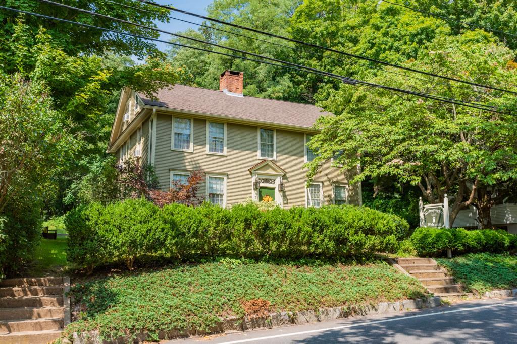 Gate Inn East Haddam, CT Inn for Sale